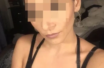 Domina capricieuse non exclusive cherche esclave pour pratiques BDSM à Antony