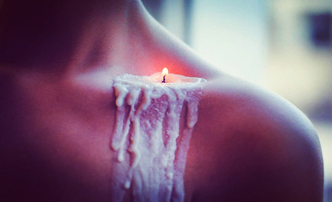 sensations cire chaude sur le corps