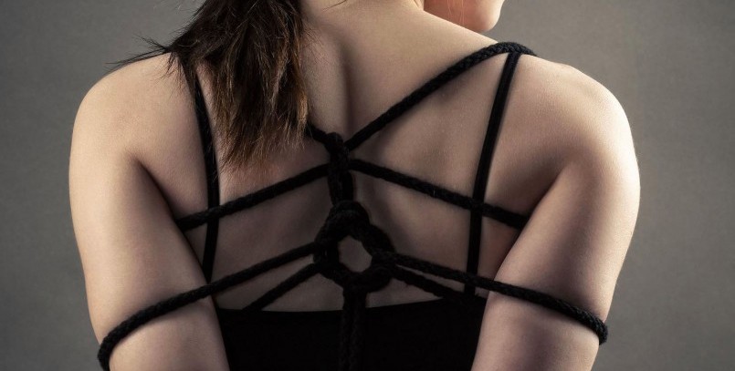 Tout savoir sur la pratique du Bondage dans le BDSM : initiation, sécurité, accessoires, pratiques