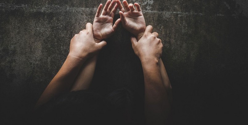 Tout savoir sur le mot de sécurité dans le BDSM : définition et choix
